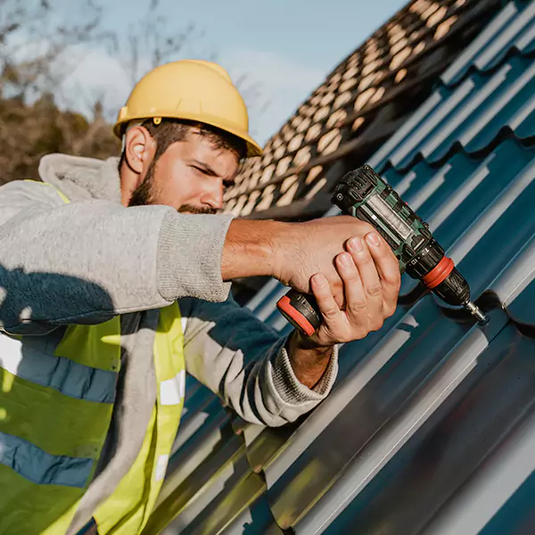 Why Des Plaines Property Owners Choose Des Plaines Roofing Pro for Metal Roof Replacement?