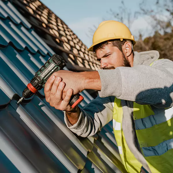 Why Des Plaines Homeowners Choose Des Plaines Roofing Pro for Steel Roof Repair Service?